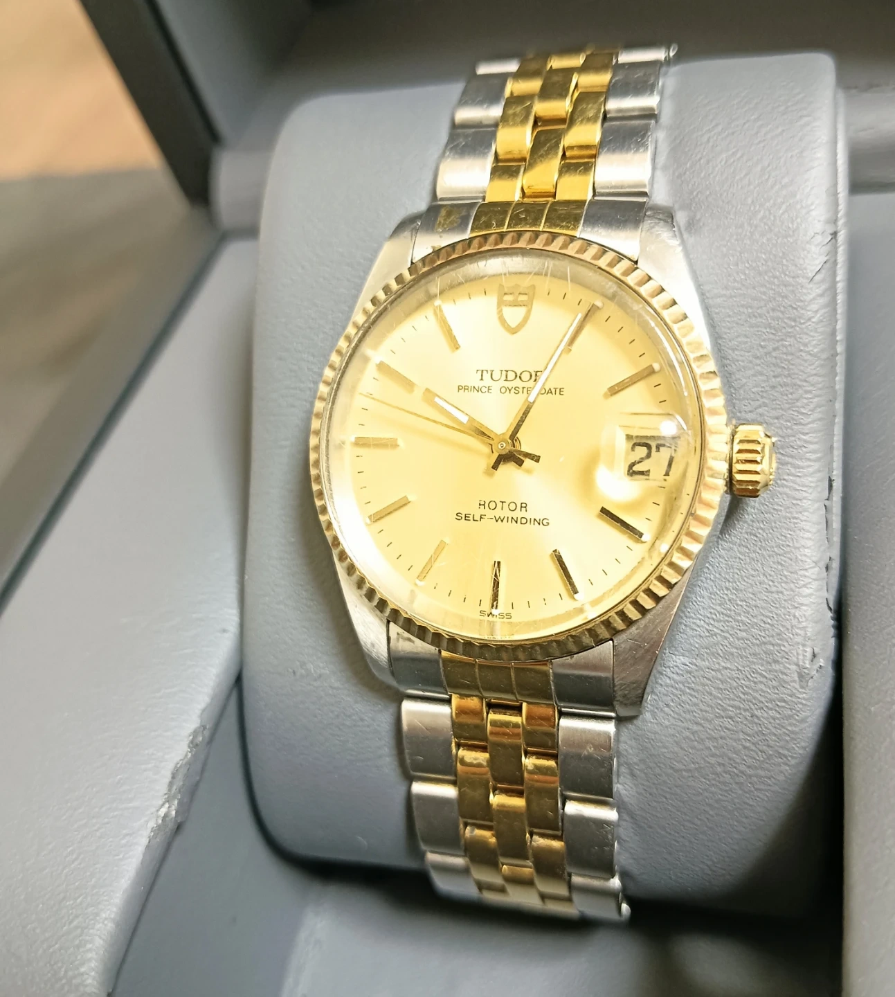 オーバーホール済み。TUDOR プリンスオイスターデイト K18金YGベゼル & コンビGPブレス 自動巻き 腕時計の写真2枚目