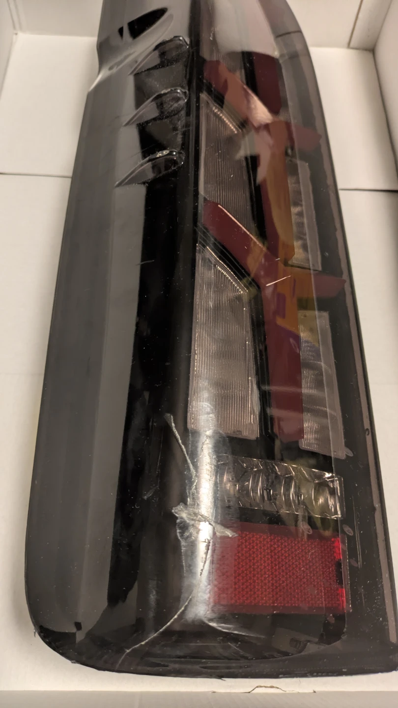 ハイエース LEDテールランプ 左右セットジャンクの写真3枚目