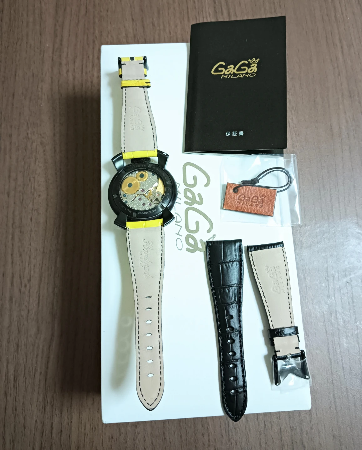 非常に美品。GaGa MILANO 限定500 カーボン マヌアーレ48 手巻き 腕時計の写真3枚目
