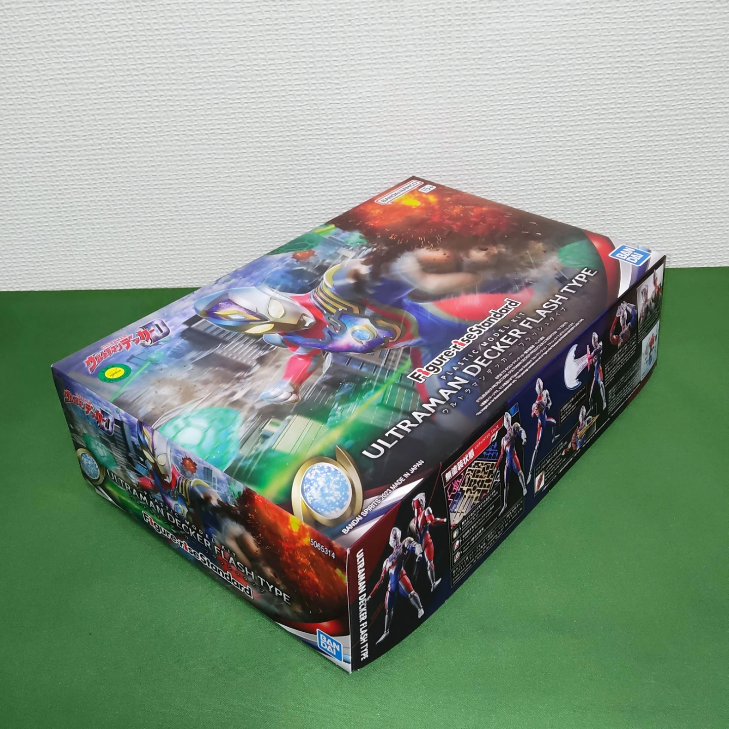 【未組立】フィギュアライズ スタンダード ウルトラマンデッカー フラッシュタイプの写真2枚目