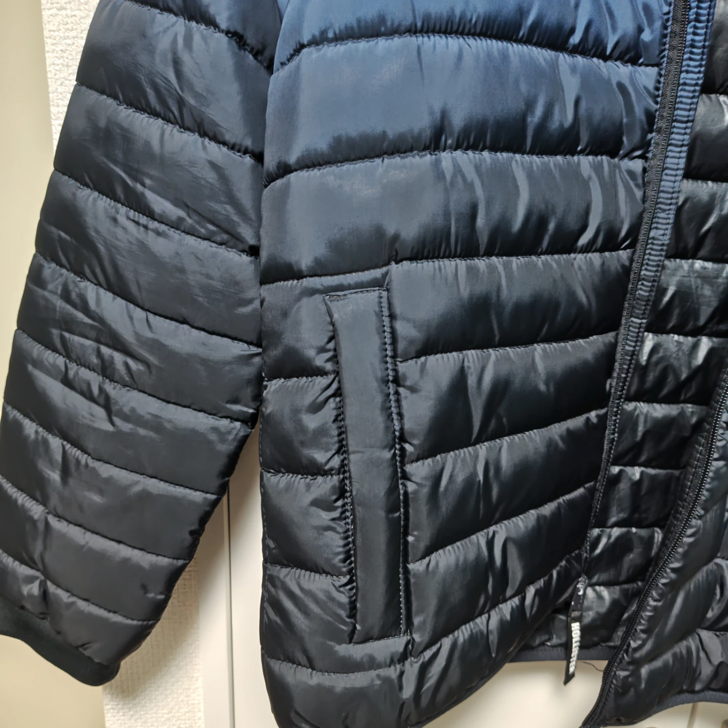 hollister ホリスター ダウンジャケット 黒　青 アウター Sサイズの写真3枚目