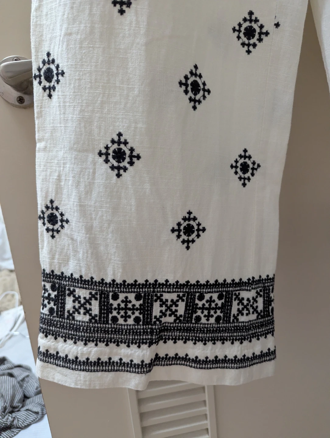 ザラ 刺繍入り ワイドパンツ 白×黒 Mサイズの写真5枚目