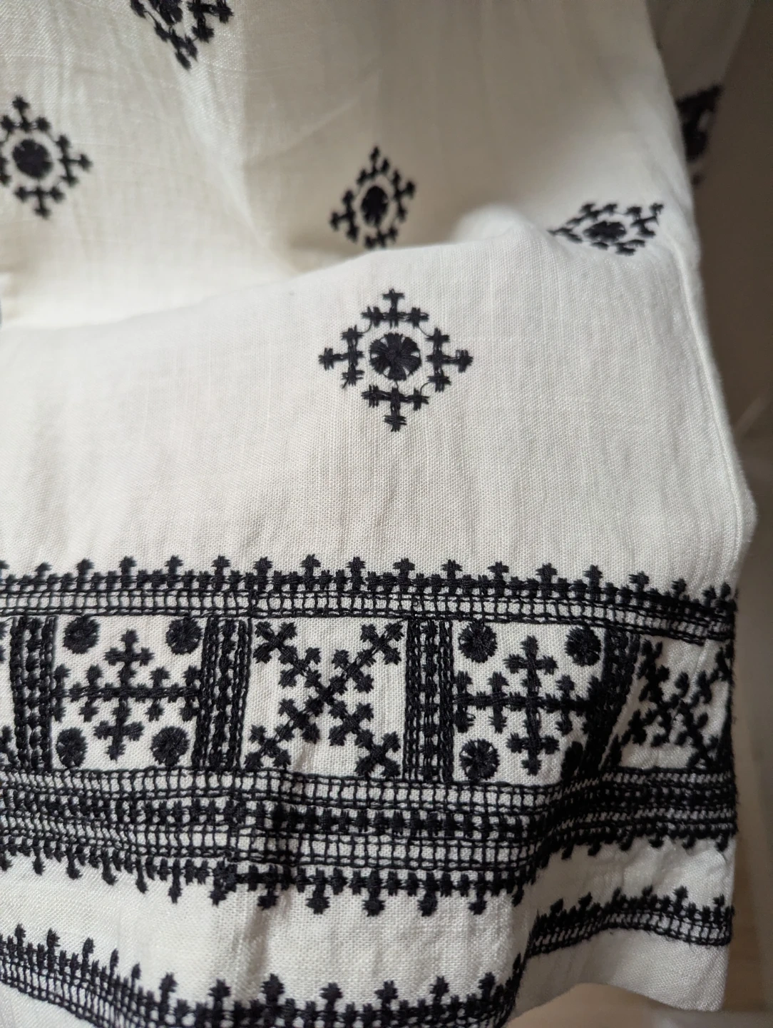 ザラ 刺繍入り ワイドパンツ 白×黒 Mサイズの写真6枚目