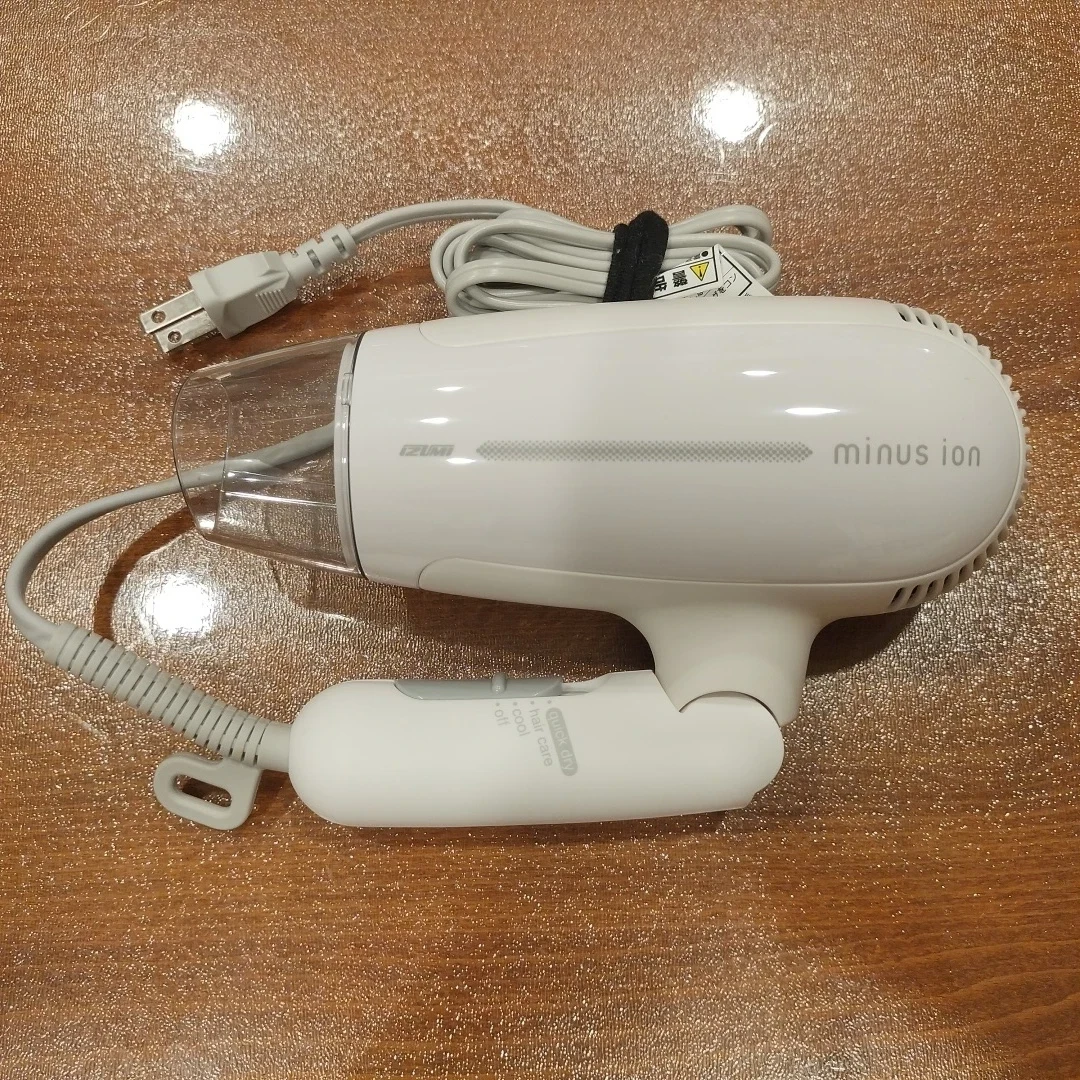 新品未使用品。イズミ マイナスイオンドライヤー DR-RM36