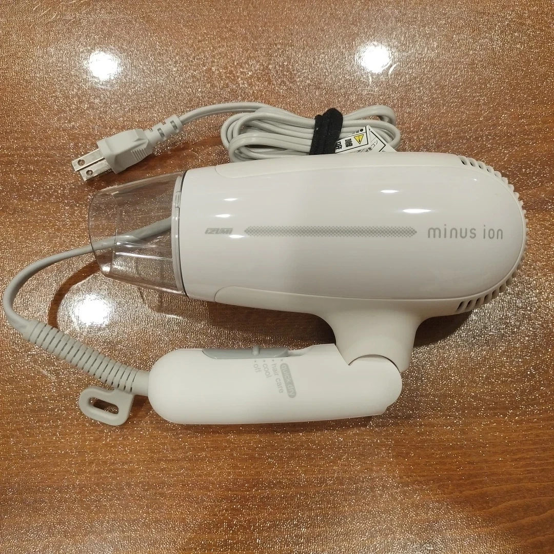 新品未使用品。イズミ マイナスイオンドライヤー DR-RM36