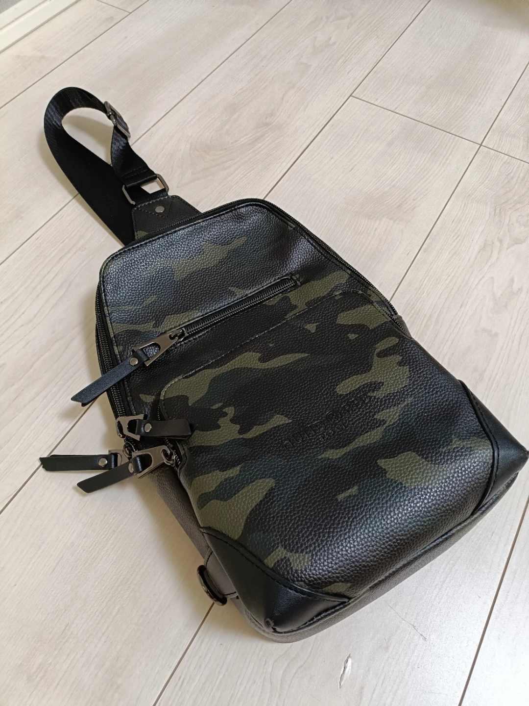 【HUND RED japan】メンズ ボディバッグ ワンショルダーバッグ カモフラ柄 ブラック