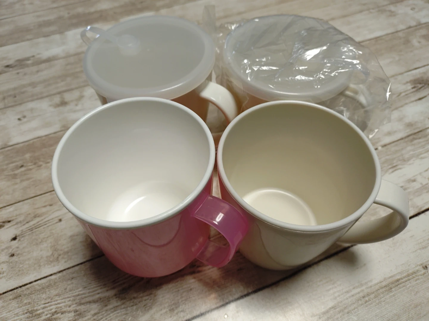 プラスチックコップ4個☆ふた付き.新品有り