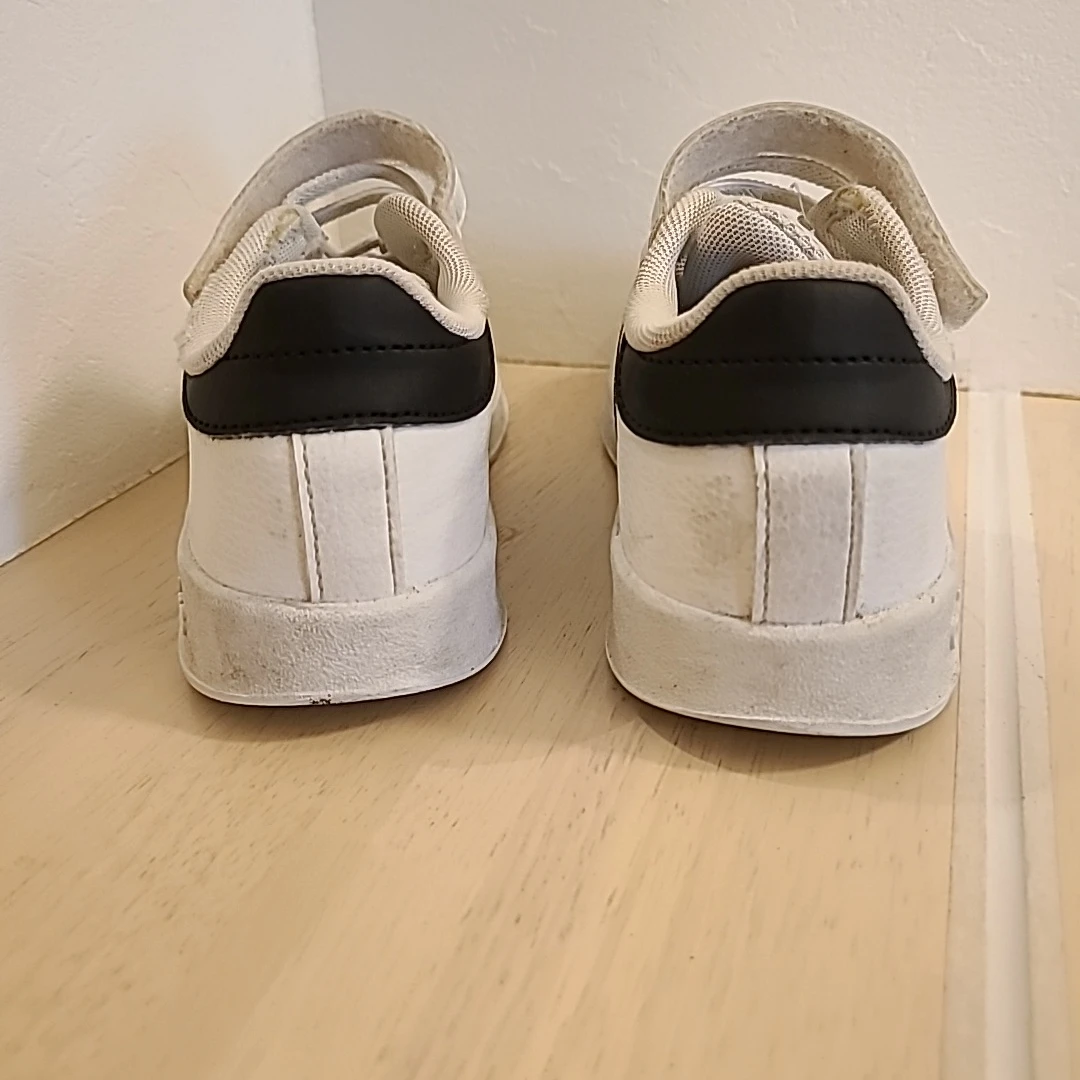 アディダス キッズスニーカー 18cm ホワイト ブラックの写真5枚目