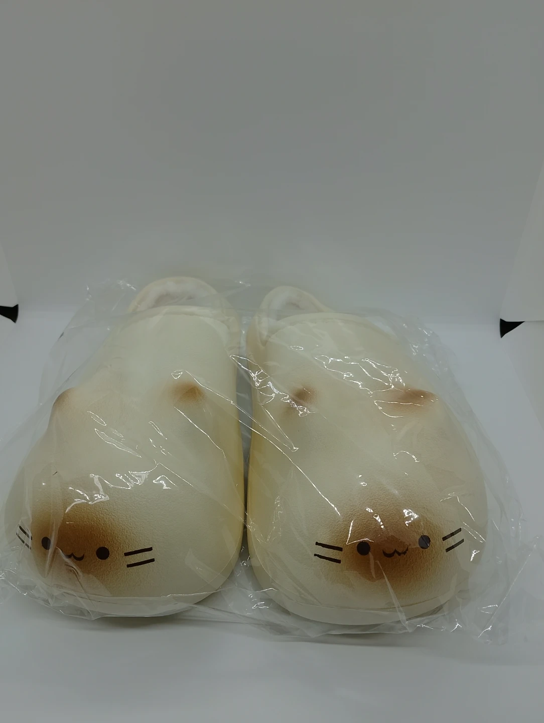 もちもち肉球スリッパ