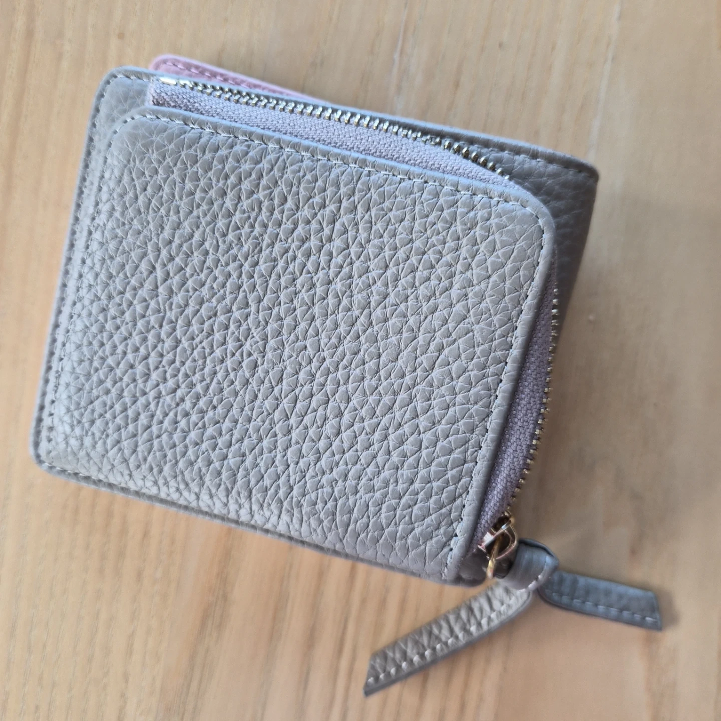 新品未使用 二つ折り財布 グレージュ×ピンク