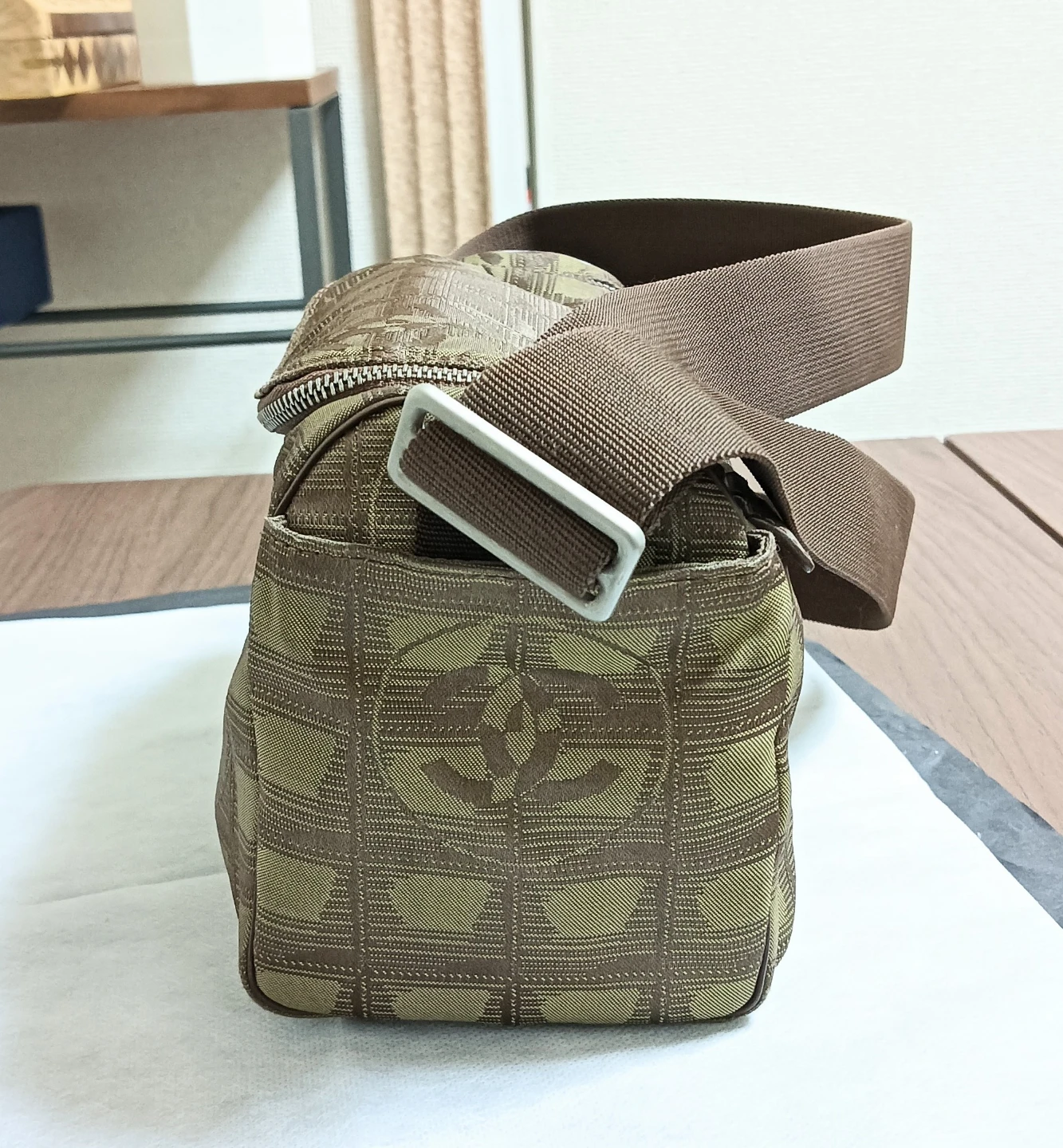 美品。CHANEL シャネルニュートラベルライン ショルダーバッグ クロスボディバッグの写真5枚目