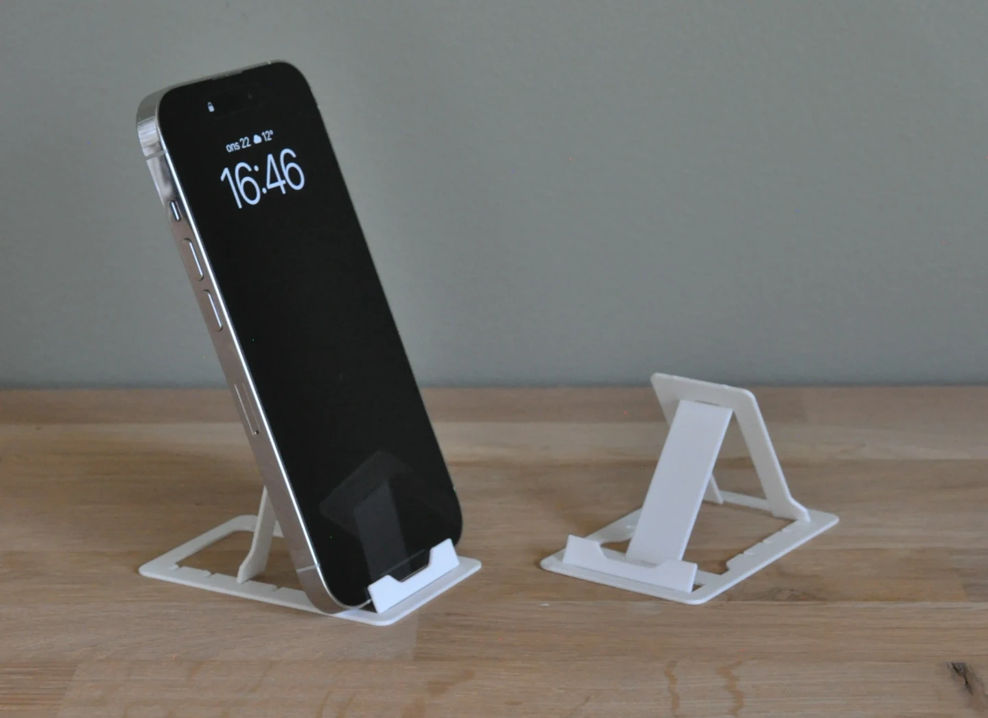 カードサイズのスマホスタンド