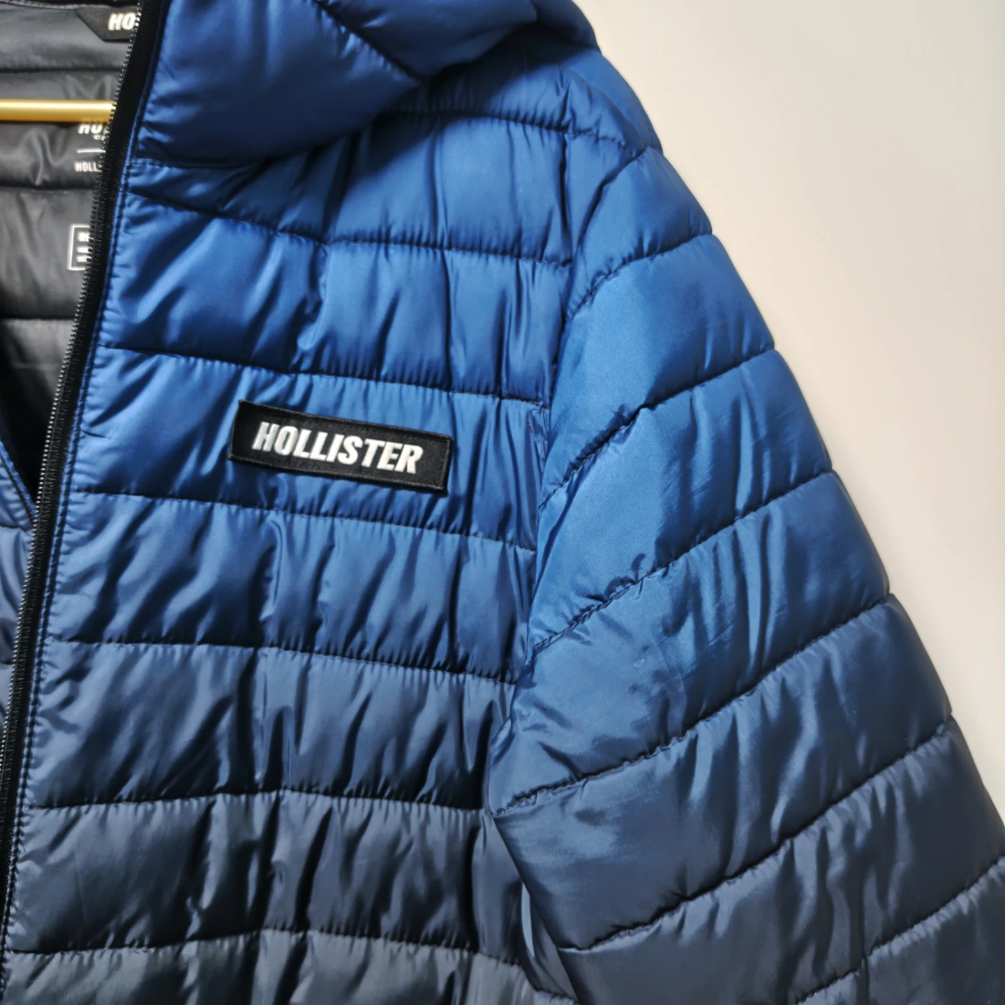 hollister ホリスター ダウンジャケット 黒　青 アウター Sサイズの写真5枚目