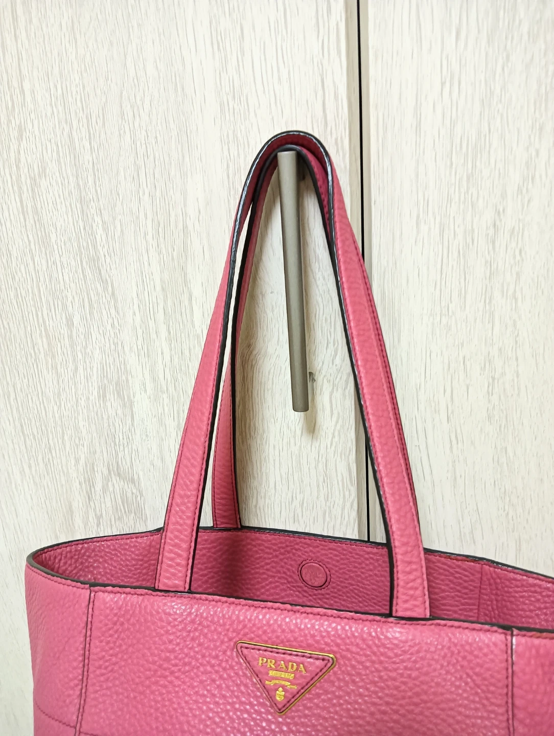 未使用近い美品。PRADA プラダ ヴィッテロ ダイノレザー トートバッグ 三角ロゴの写真9枚目