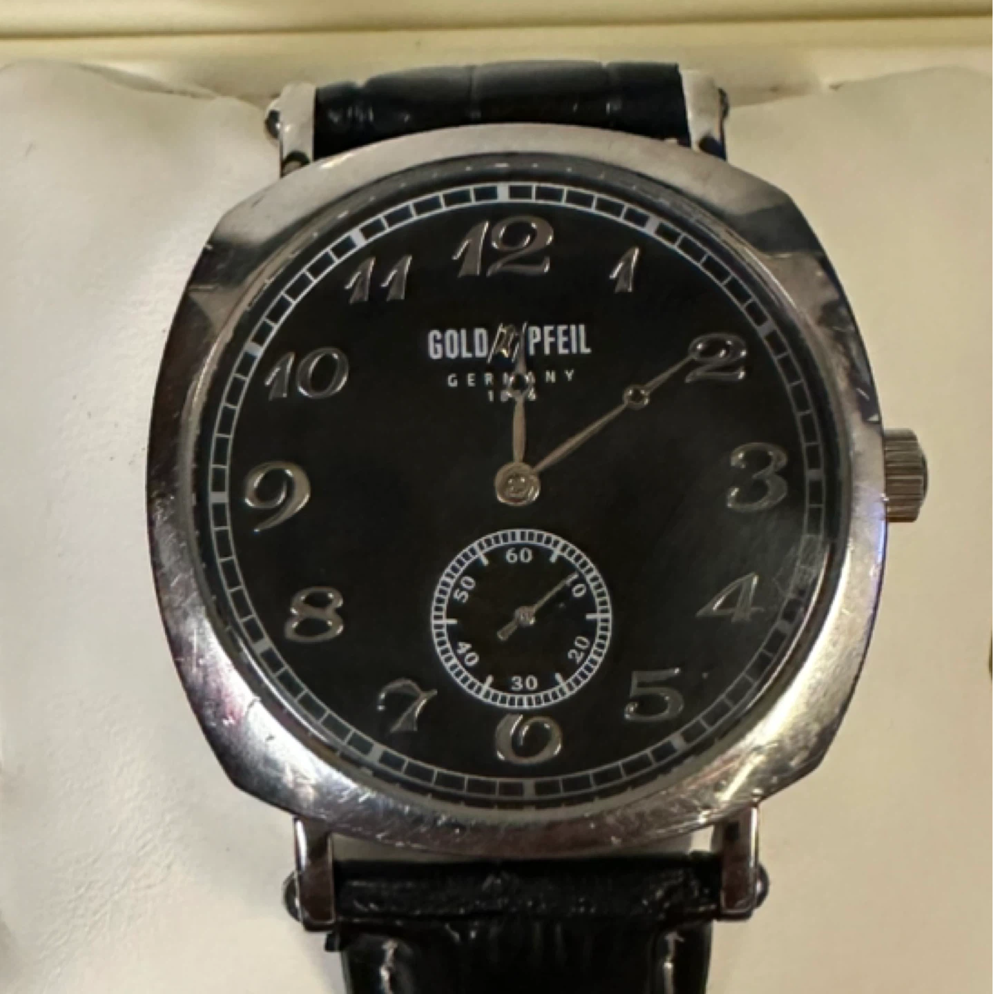 完動品【GOLD PFEIL】 腕時計 クォーツ ブラック文字盤の写真2枚目