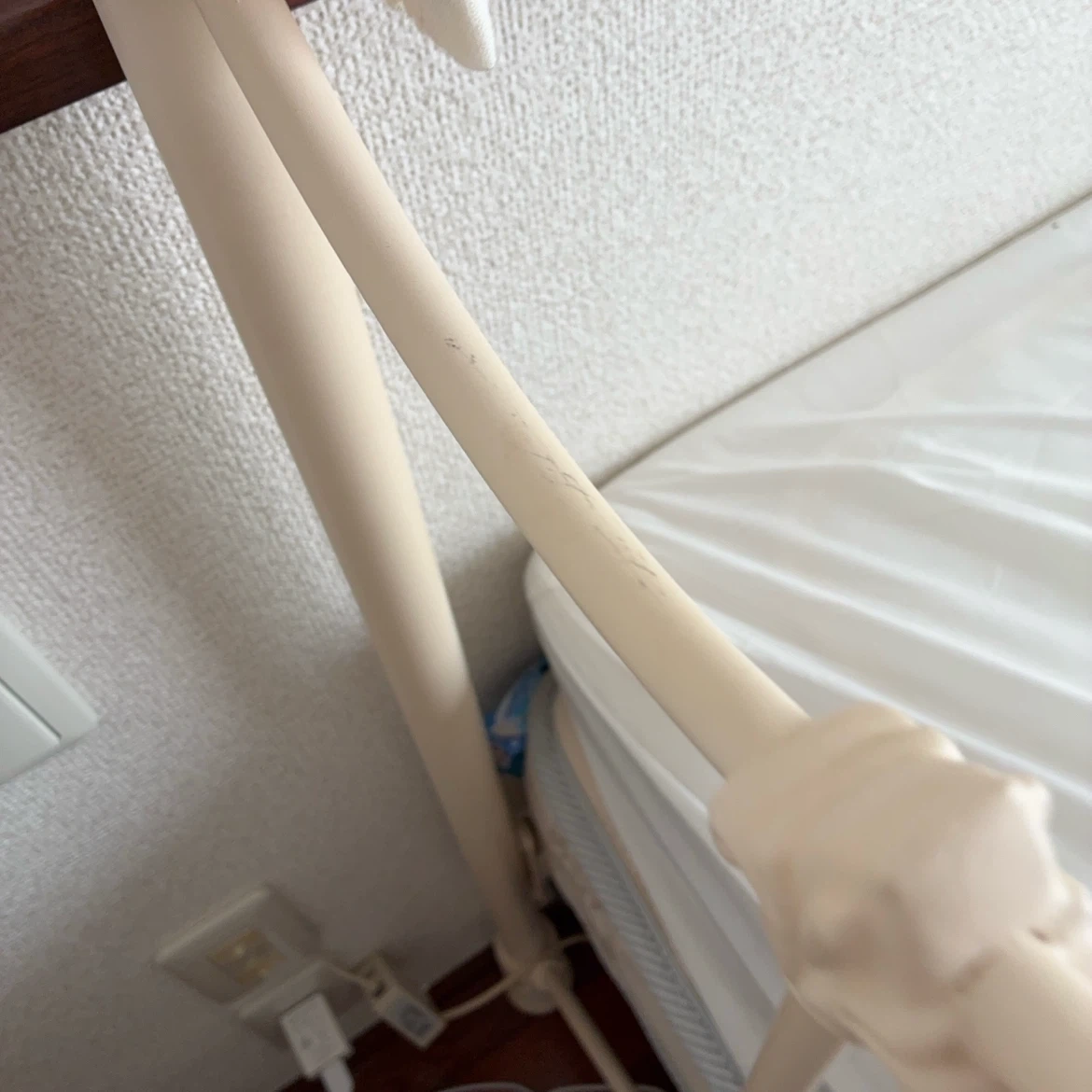 アンティーク風 アイアンベッドフレーム ホワイトの写真8枚目