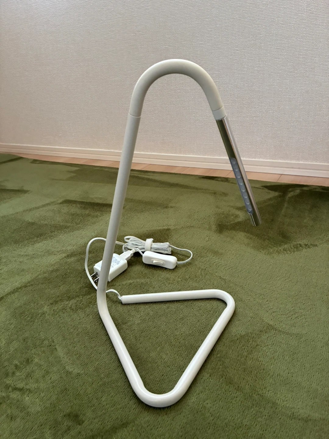 IKEA シンプルデザイン デスクライト ホワイトの写真2枚目