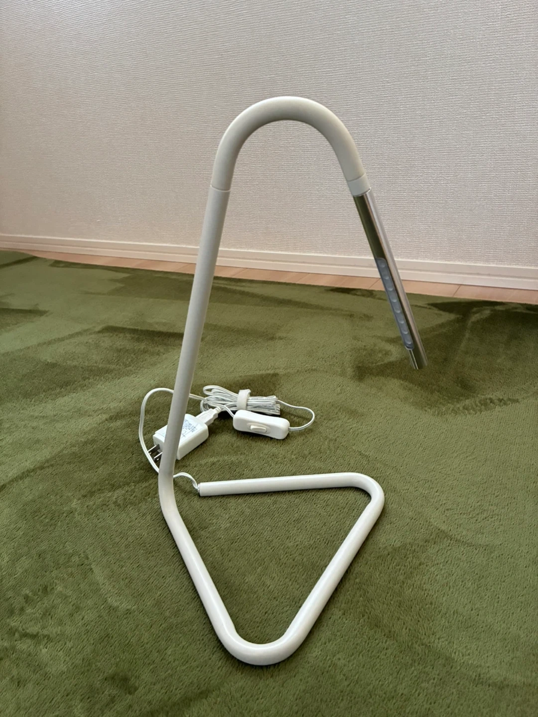 IKEA シンプルデザイン デスクライト ホワイトの写真2枚目