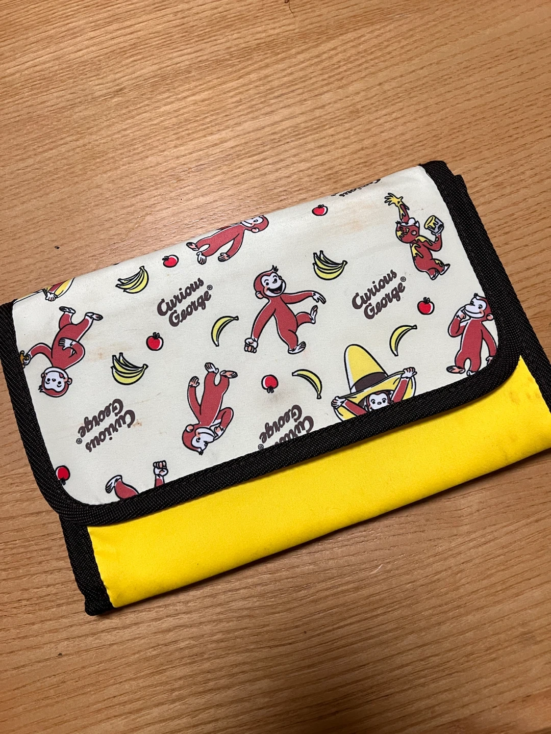 おさるのジョージ マルチケース 母子手帳ケースの写真7枚目