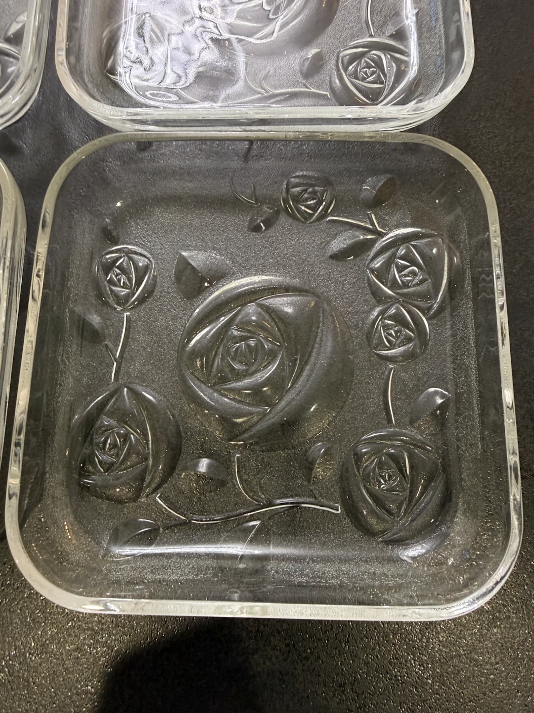 薔薇デザイン ガラス皿4枚セットの写真3枚目