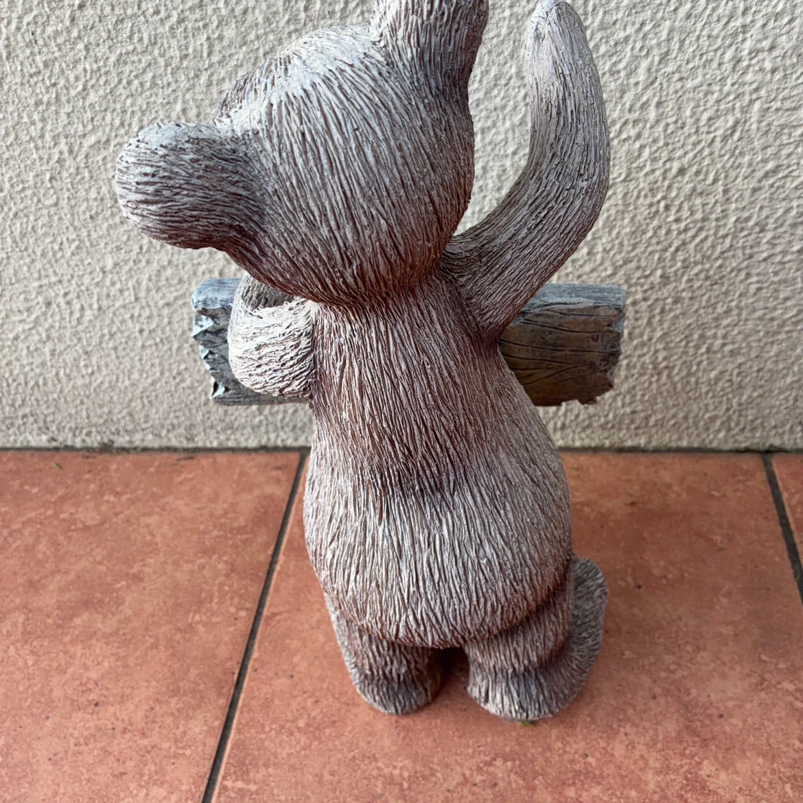 ウェルカムボードを持つクマのオブジェの写真2枚目
