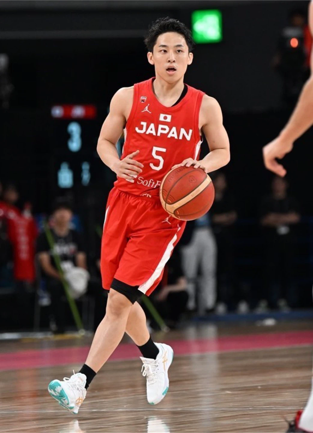 河村選手着用モデル。アンプレアルスロー