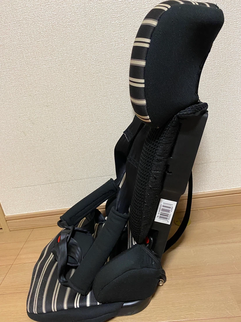 日本育児 チャイルドシート トラベルベスト ブラックボーダーの写真3枚目
