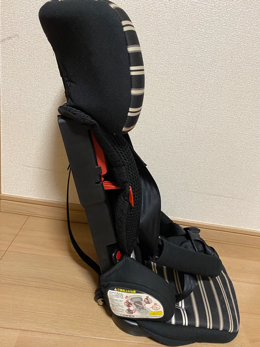 日本育児 チャイルドシート トラベルベスト　ブラックボーダーの写真4枚目