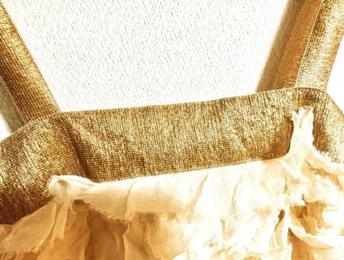 ゴールドストラップ フリルワンピースの写真2枚目