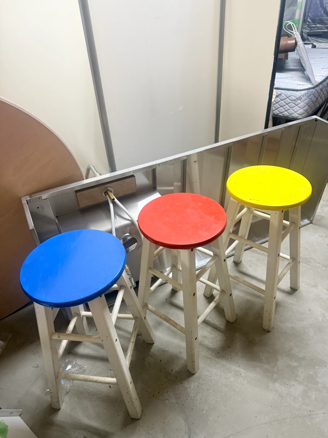 カラフル 木製カウンターチェア3脚セットの写真2枚目