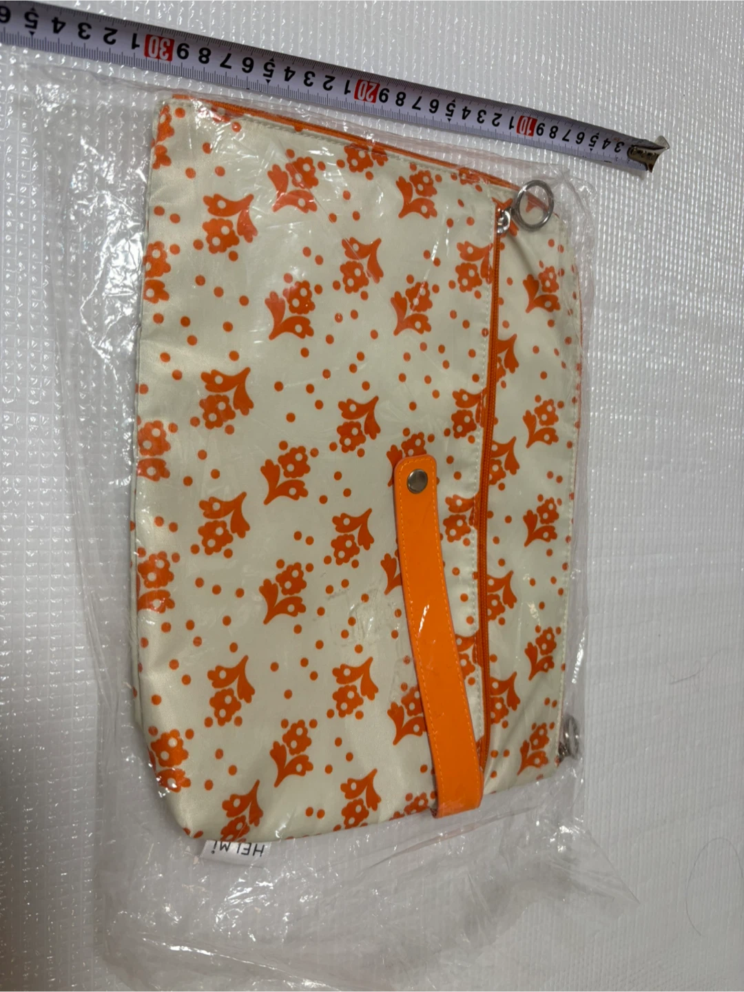 未使用　新品ヘルミ フラットポーチ 花柄 オレンジ