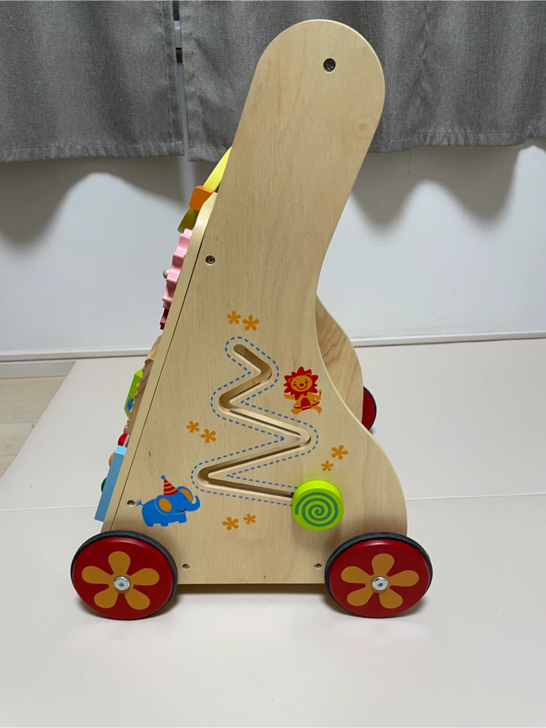 エデュテ アイムトイ 手押し車 知育玩具 木のおもちゃの写真4枚目