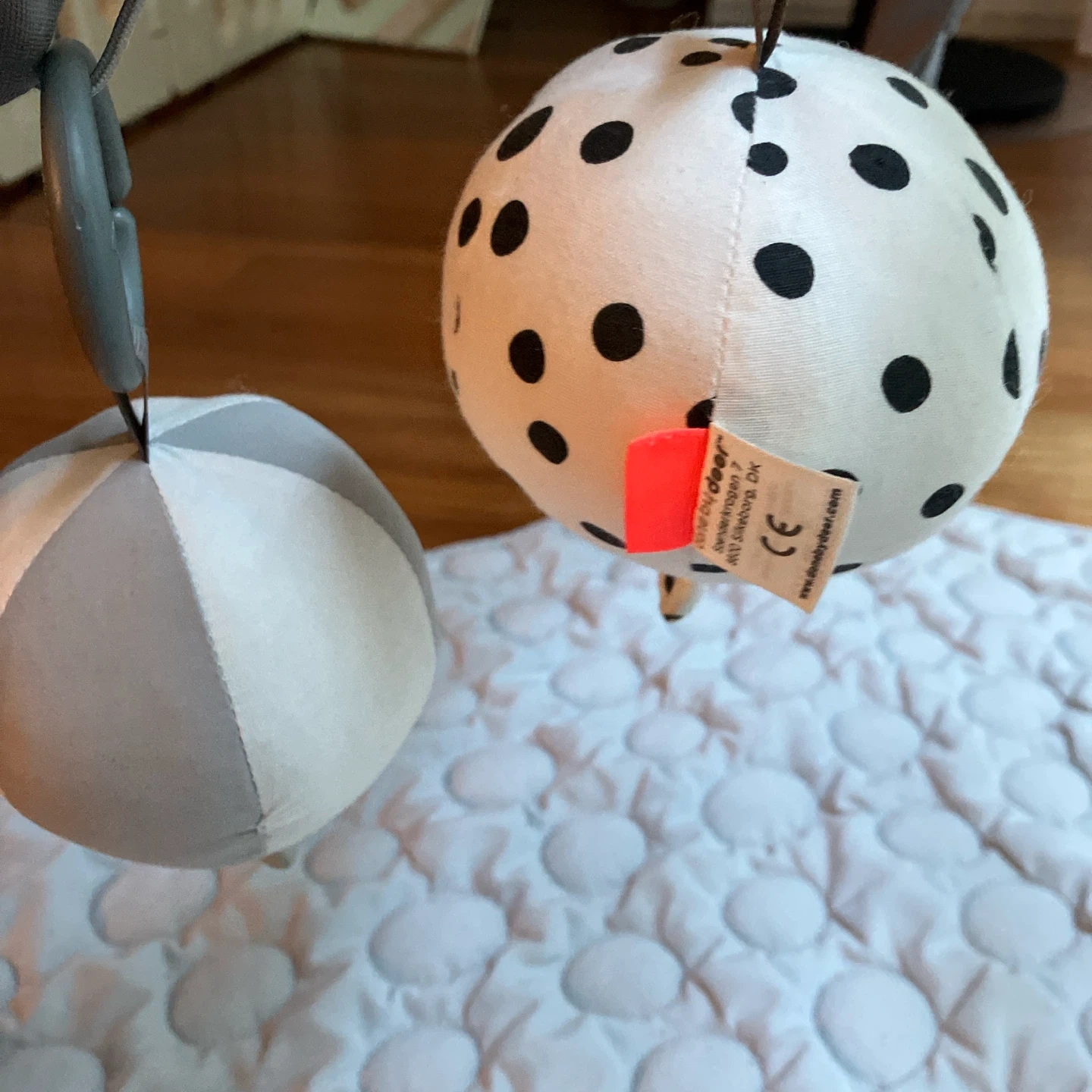 done by Deer ダンバイディア アクティビティプレイマット ベビージムの写真5枚目