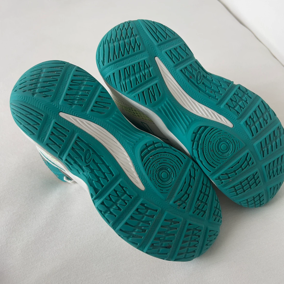 asics(アシックス) DUNKSHOT MB 10ジュニアバスケットシューズ 20.0㎝ 21.0㎝ 2足セットの写真5枚目
