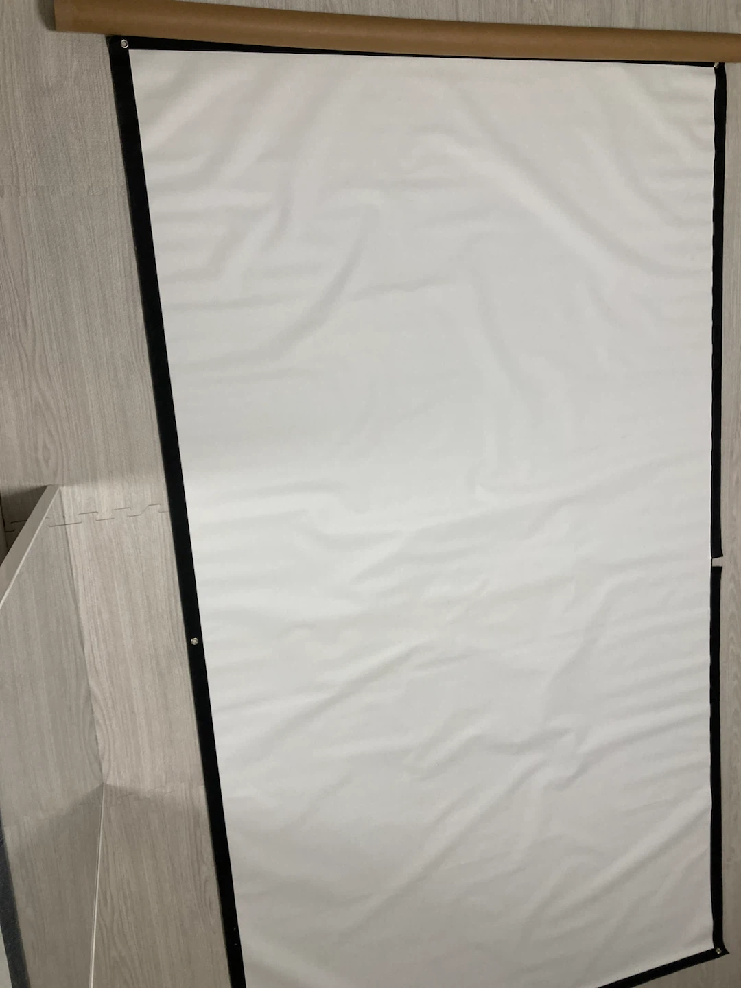 プロジェクタースクリーン 壁掛け式 吊り下げ式123㌢×220㌢