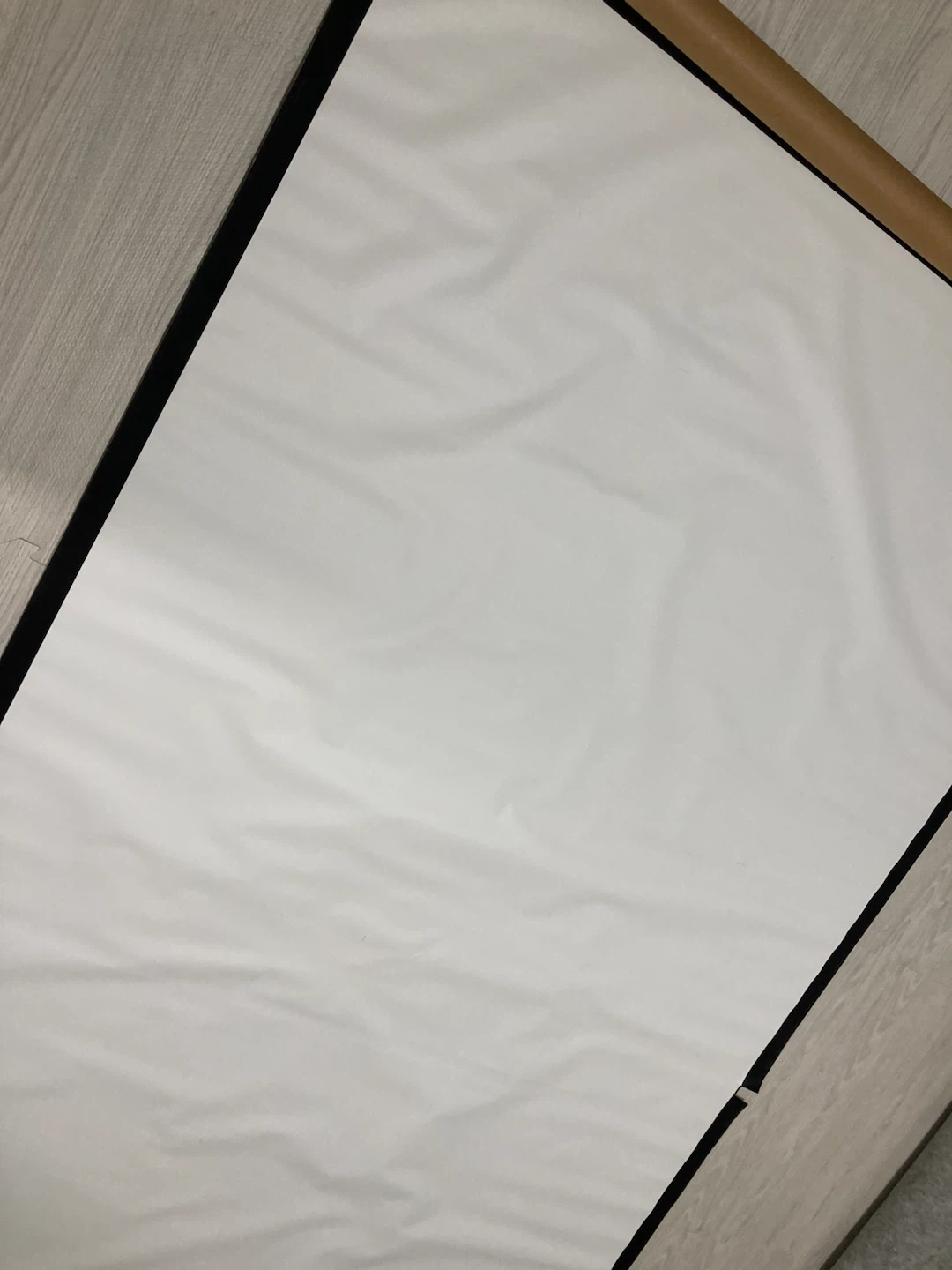 プロジェクタースクリーン 壁掛け式 吊り下げ式123㌢×220㌢の写真3枚目