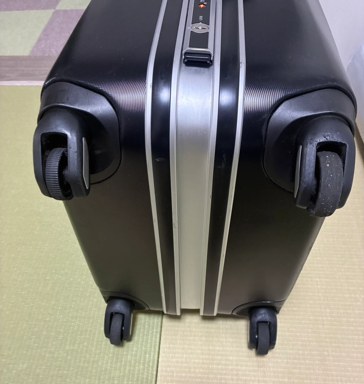 イノベーター スーツケース ブラックの写真3枚目
