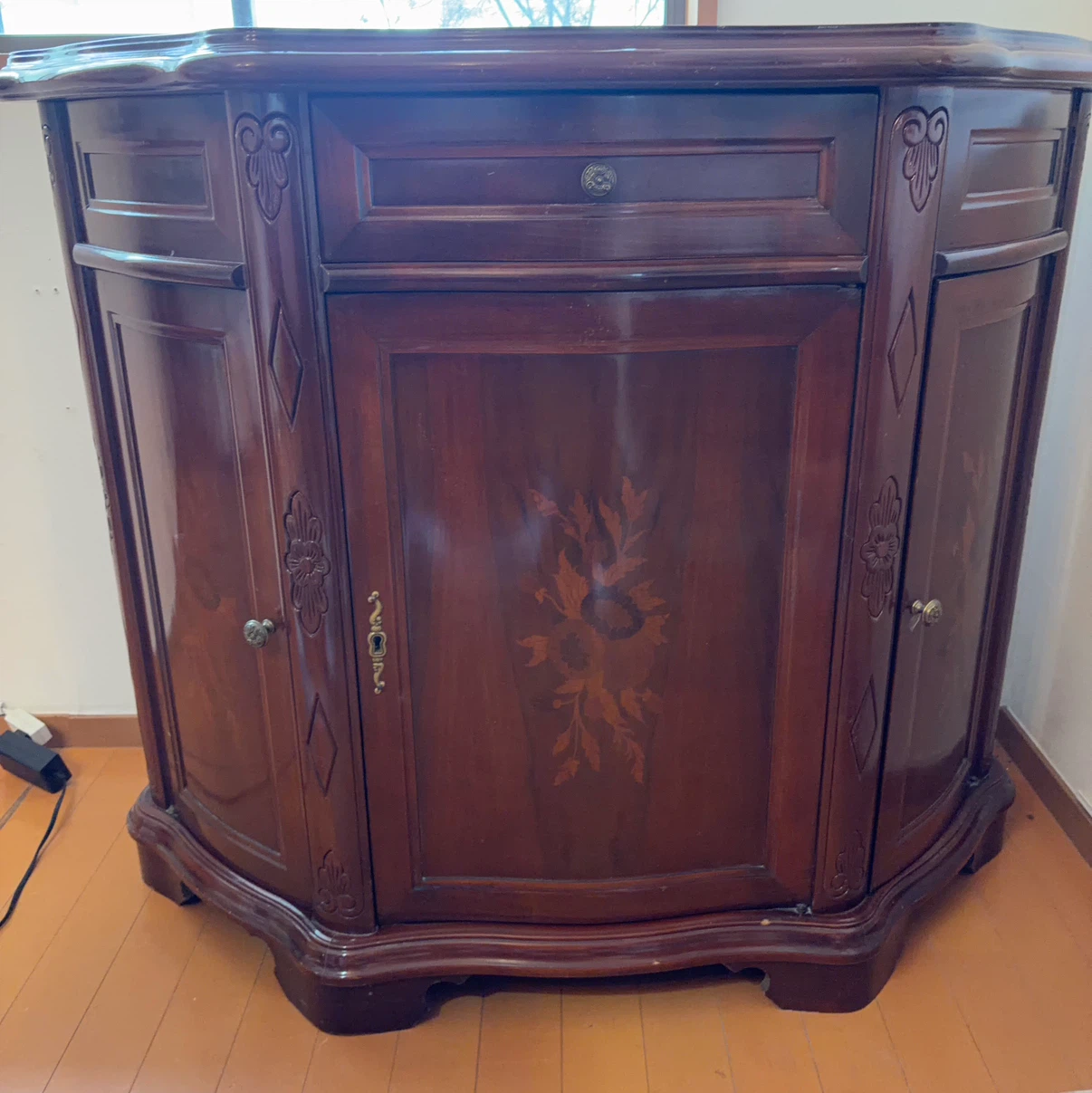 アンティーク家具　チェストの写真2枚目