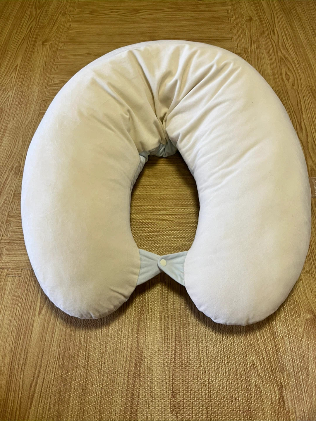 エールベベ 授乳クッション ベージュの写真3枚目