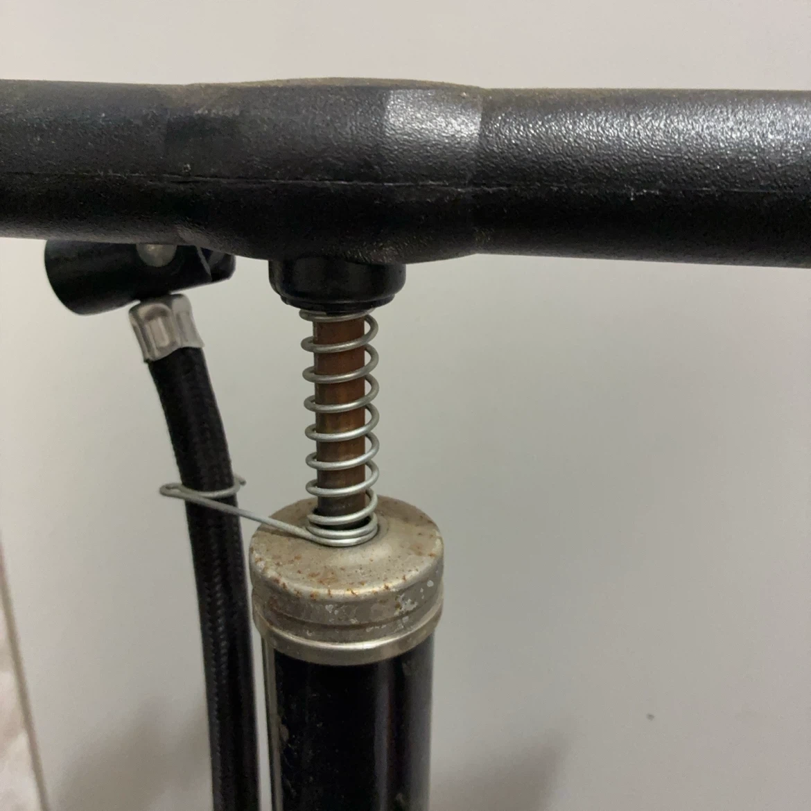 自転車用 タンク付きポンプ 空気入れ(ジャンク)の写真2枚目