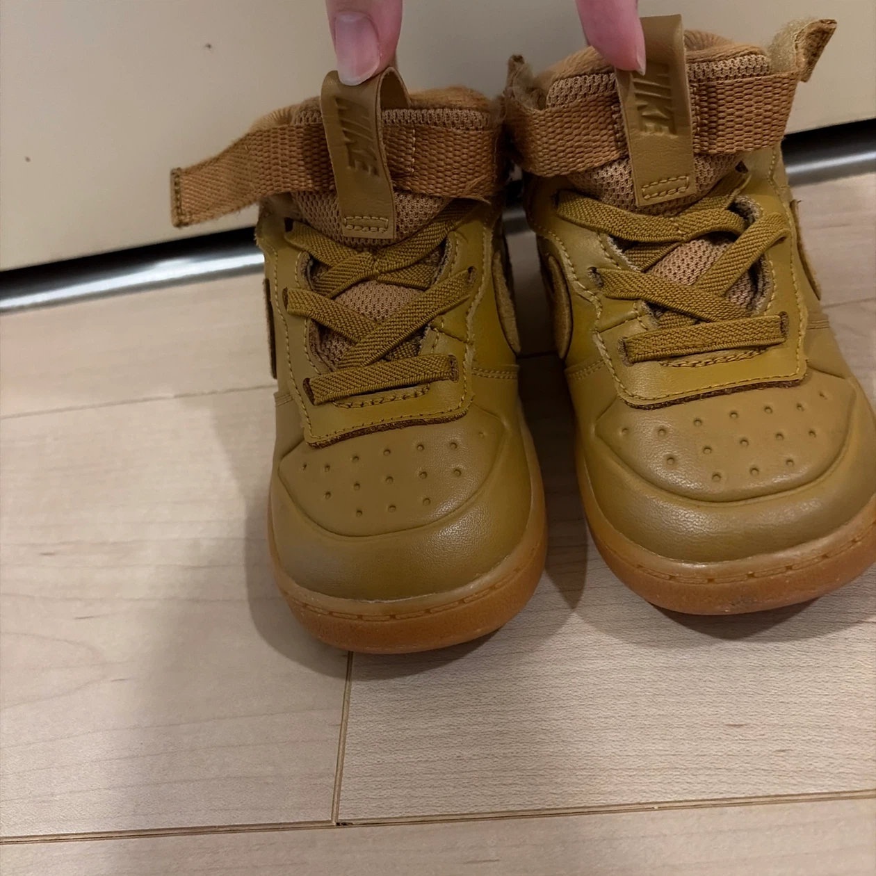 NIKE キッズベビー　ハイカットスニーカーの写真2枚目