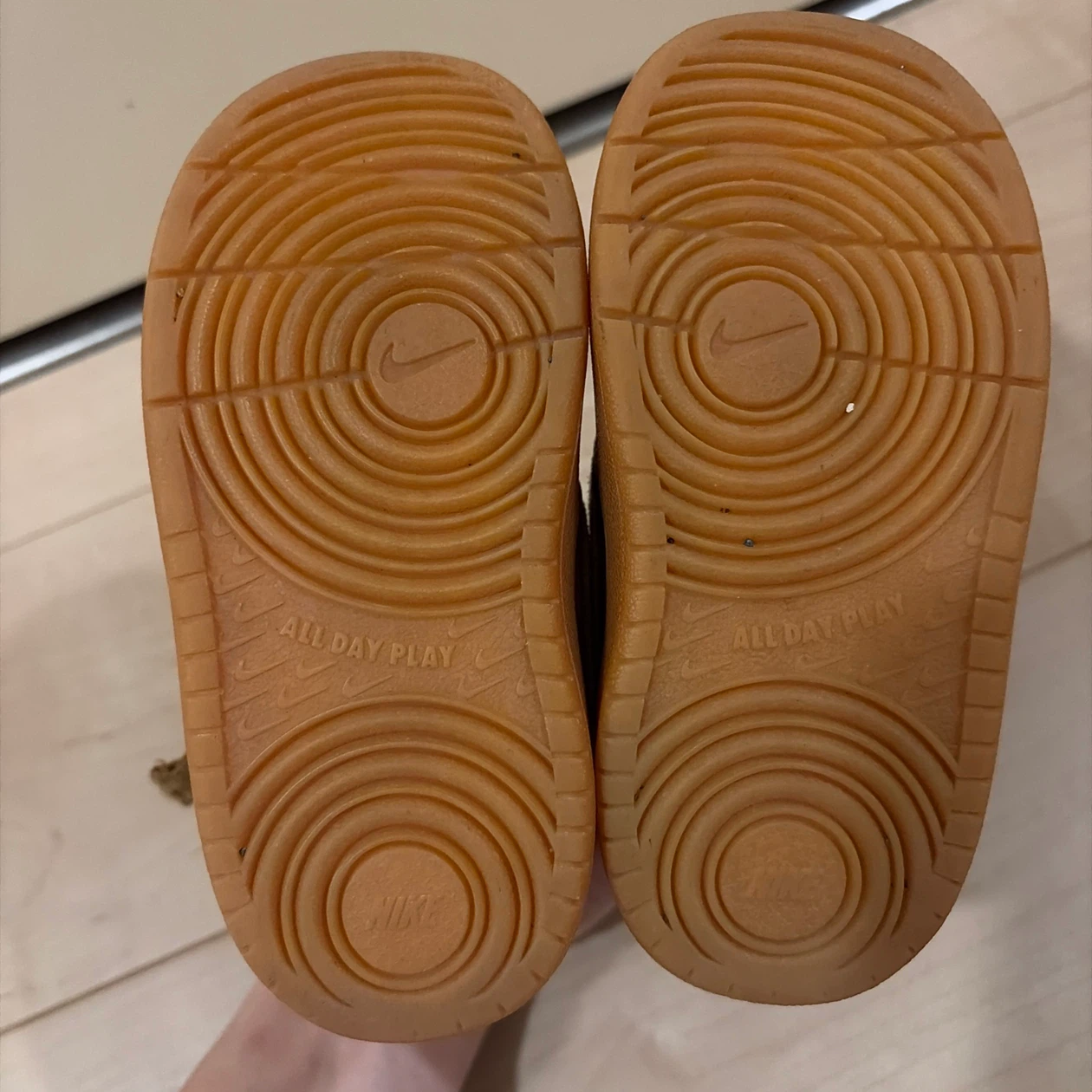 NIKE キッズベビー　ハイカットスニーカーの写真4枚目