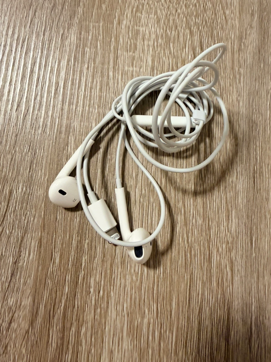 アップル 純正イヤホン ライトニング端子の写真2枚目