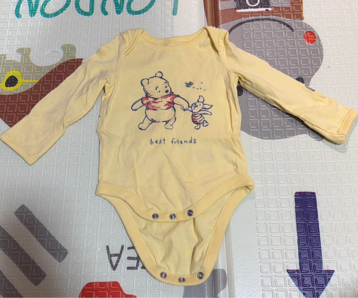 ベビーギャップ　ディズニー くまのプーさん ロンパース　0-3month 約60cm