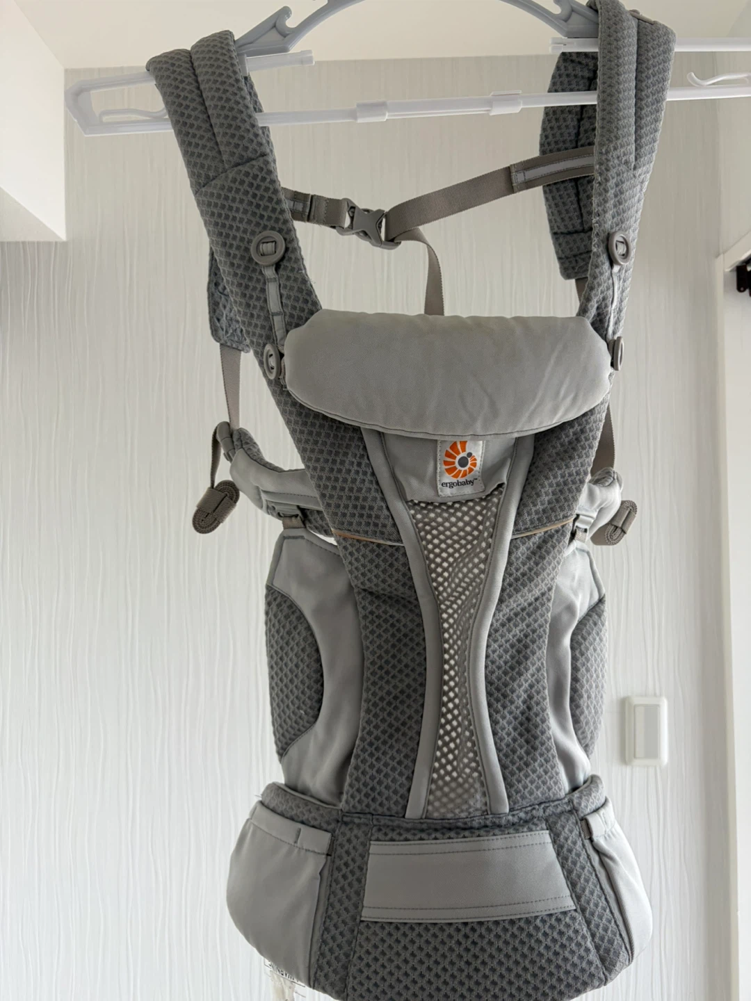エルゴベビー 抱っこ紐 グレー メッシュ　オムニブリーズの写真2枚目
