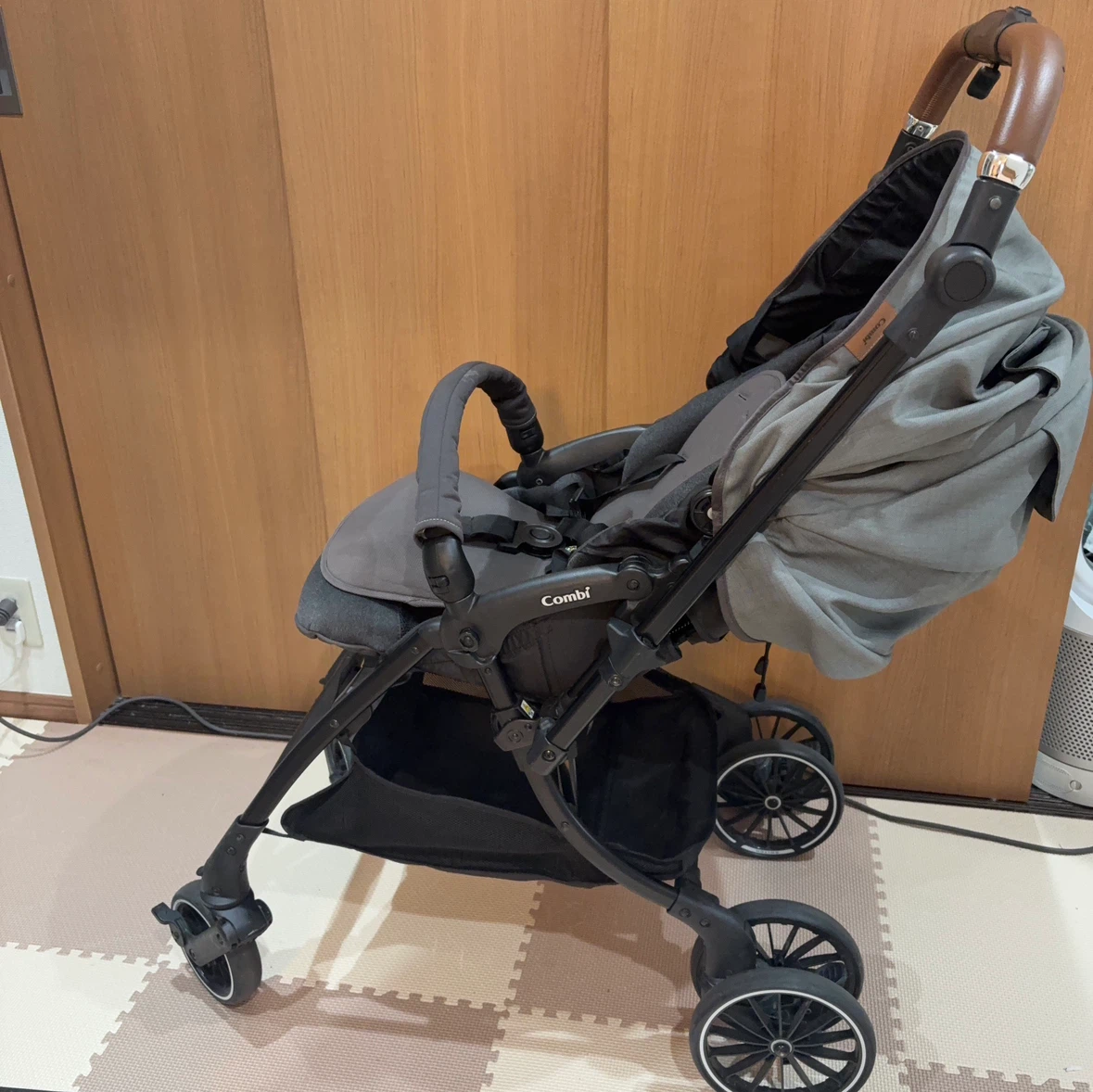 コンビ ベビーカー グレーの写真3枚目