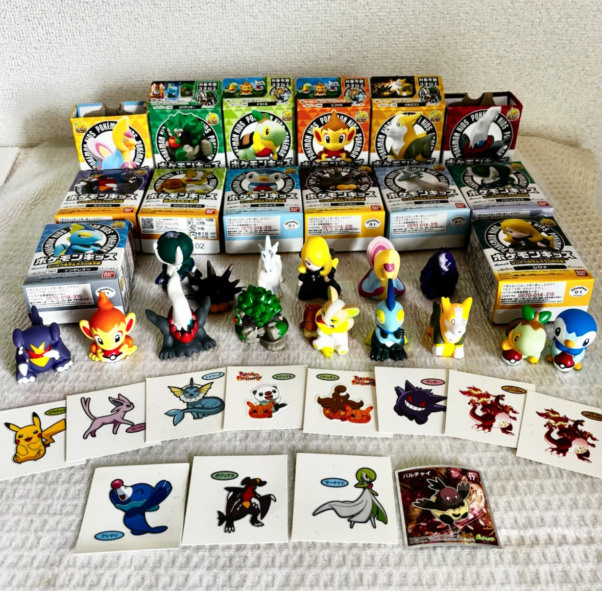 Nintendo 任天堂ポケモンキッズ フィギュア&ポケモンパン他シール 大量セットの写真2枚目