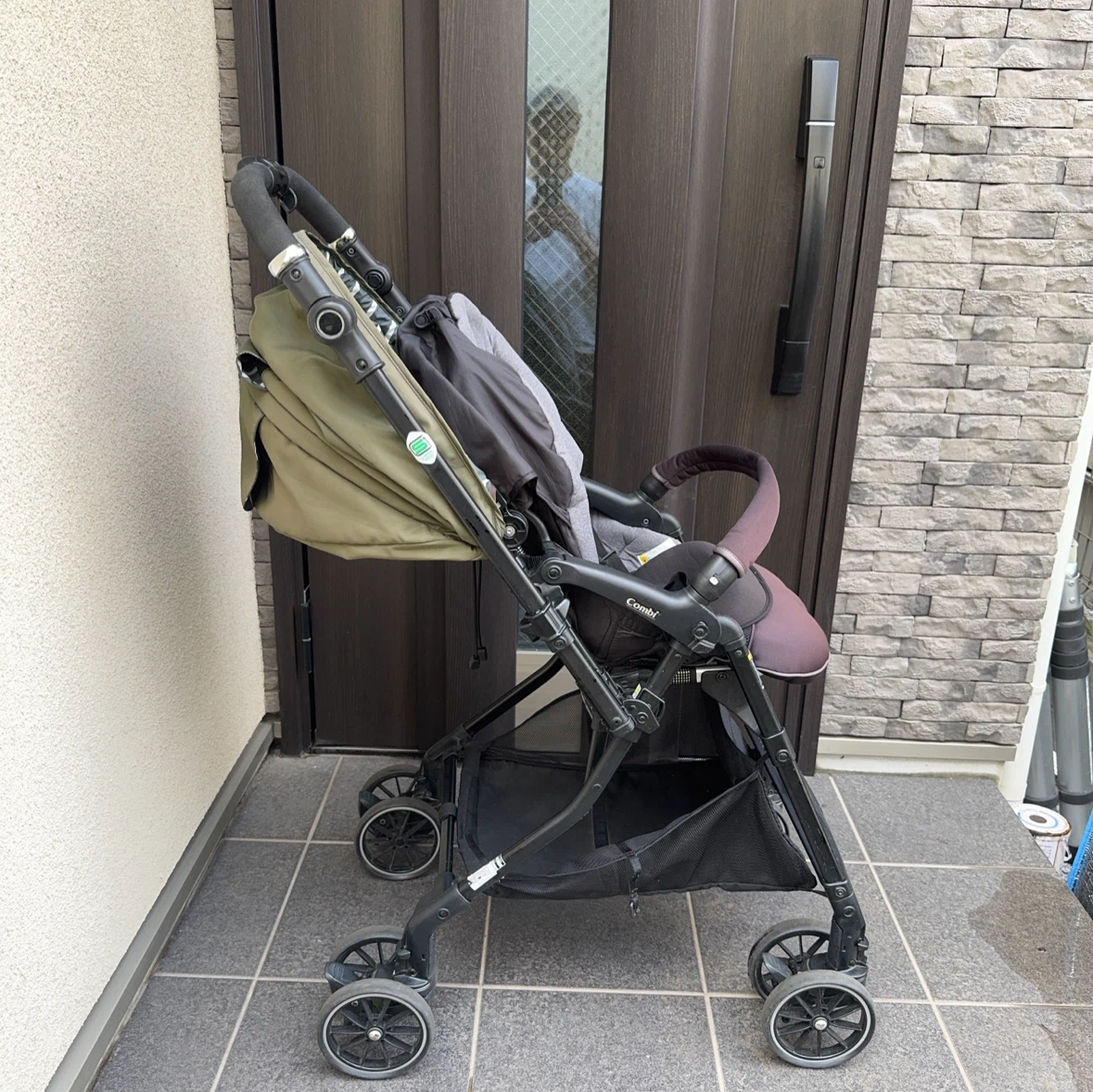 コンビ ベビーカー カーキ色の写真4枚目