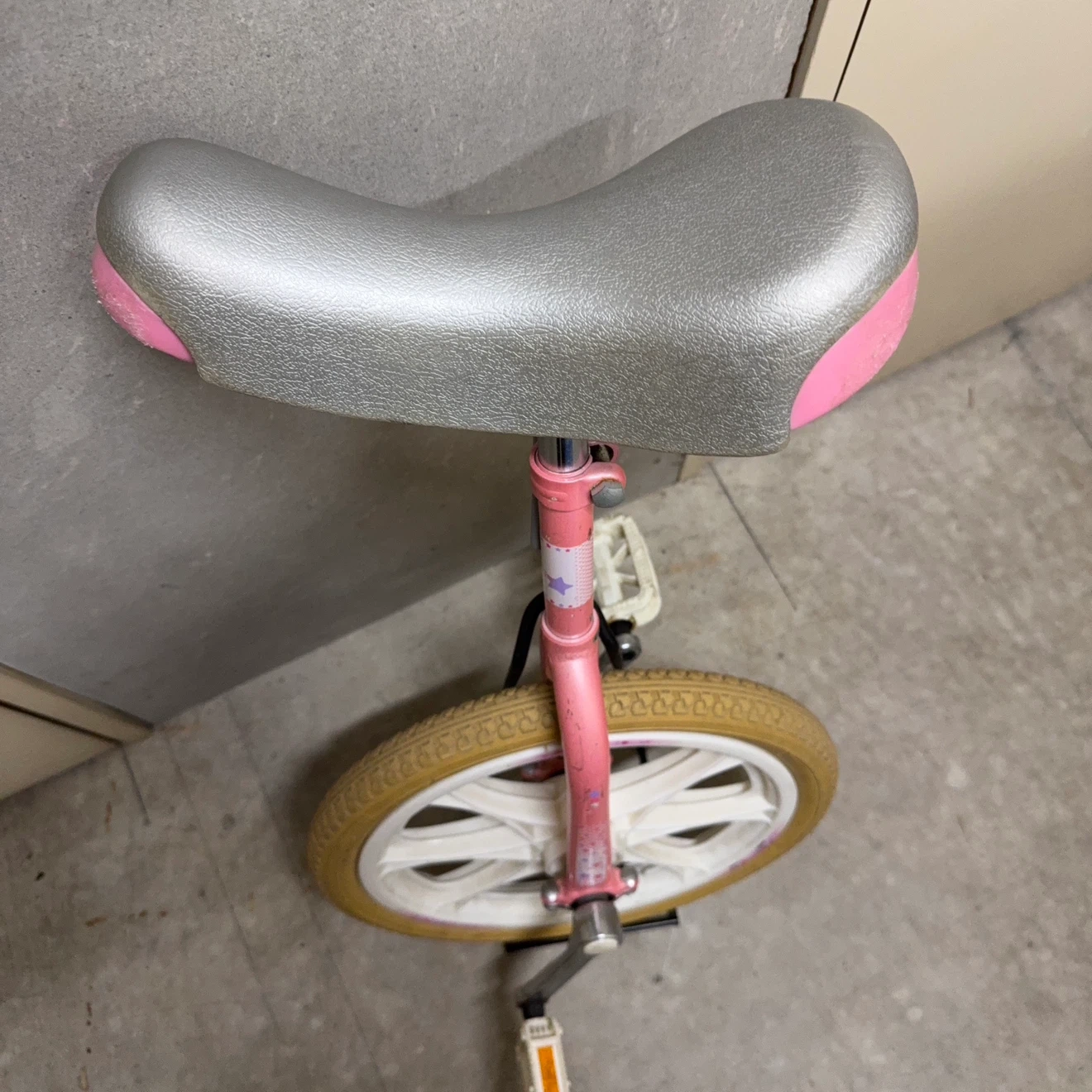 一輪車 16インチ ピンク キッズの写真2枚目