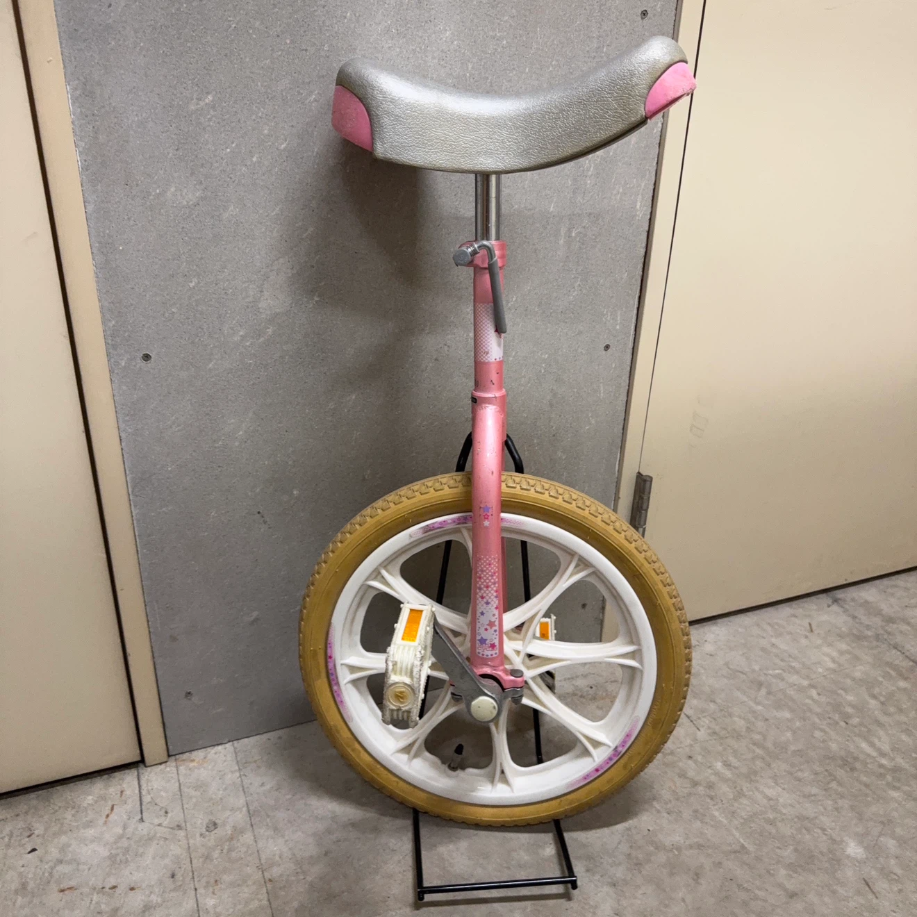 一輪車 16インチ ピンク キッズの写真4枚目